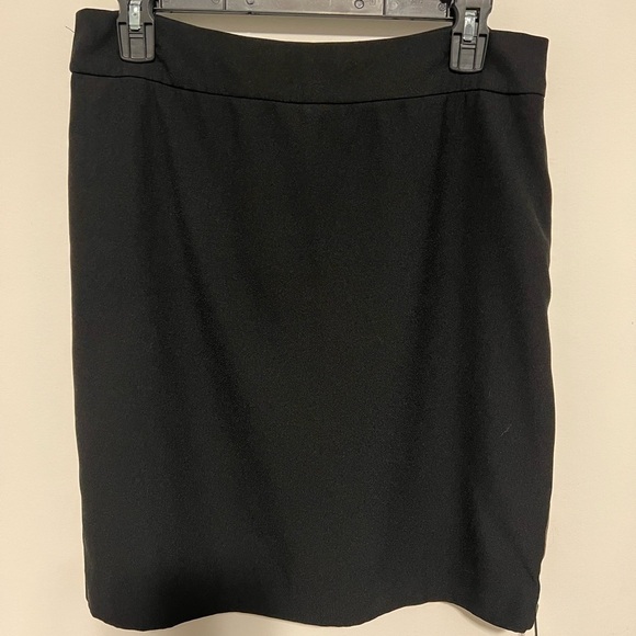 BANANA Republic Black Skirt with Zipper Slit on the side Size 10 - Picture 1 of 11